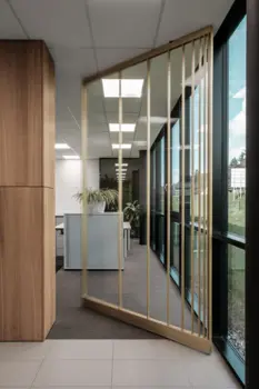 AXIS - die Pivot Tür im Loft Design